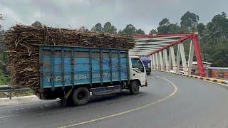 Truk pasir, truk tebu, truk oleng di JALUR SELATAN MALANG LUMAJANG (jembatan perbatasan)