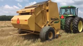 Vermeer Round Baler , Vermeer 605M , Baling Straw , Swindell Farm Equipment