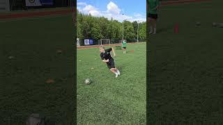 Trenuj przyjęcie kierunkowe piłki ️#piłkanożna #football #trening #treningindywidualny