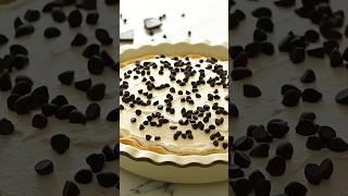 5-Ingredient Chocolate Cream Pie #holidayrecipes #easypie #dessertrecipe