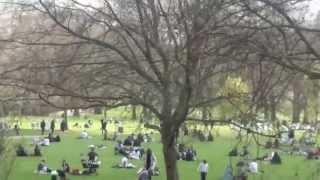 PEOPLE IN GREEN PARK - LONDON, 30 APRILE 2013