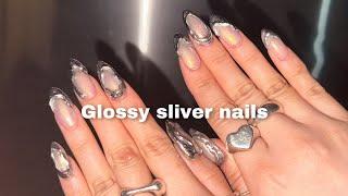 볼드한 악세사리와 찰떡인 glossy sliver nails 셀프네일