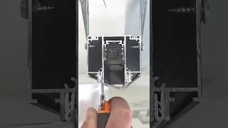 Как встраивается трековый светильник в потолок #натяжныепотолки #ремонтквартир #свет