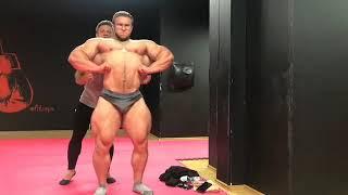 Vitaliy Ugolnikov (#Russia)´s enormous muscle growth is reaching the size of superior muscle god!