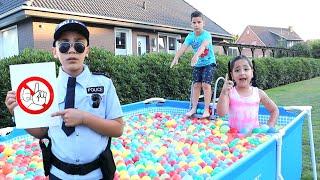 الشرطي دخل غزل السجن149!!! #ألعاب​ #سيارات​ #شرطة​ #أطفال​ #بيبي​ #بنات​ #اغاني​ #للأطفال​