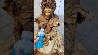 Mogy Mogy for Gold Lady #goldenprincess #viral #goldenlady #performer #goldenqueen #mogumogu #disney