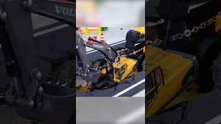 Tarik dan Bantu Ekskavator Keluar Dari Lubang Runtuhan! | Kigle TV Indonesia #shorts