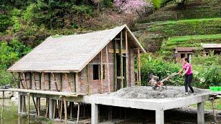 50 Days Building a House on the Lake - a Woman's Admirable Physique/ - Starts to Finish