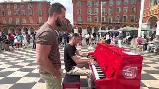 Bohemian Rhapsody duo piano dans la rue