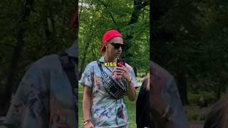 Kissprank: поцелуй или банан по лицу 