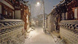 [4K] Bukchon Snowfall Night and Frozen Roads in Seoul Lead to Traffic Chaos 폭설이 내린 서울 북촌한옥마을의 밤
