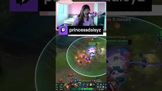 a pedrada | princessdaisyz em #Twitch #peituda #silicone #transpeituda #daisy #lol #lolzinho