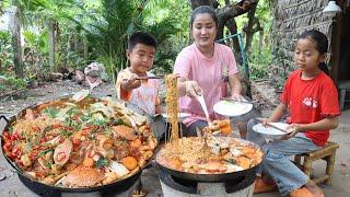 Yummy spicy seafood noodle soup cooking and eating - Mom and children cooking
