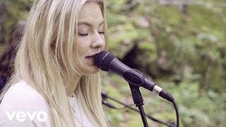 Astrid S - Does She Know (Acoustic)