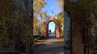 Урюпинск.Памятник в городском  сквере: Казак прощается с женой. 14 октября  2023г.Праздник Покрова.