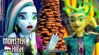 Deuce Asks Frankie to the Monster Ball Dance! | Monster High