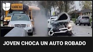 Acusan a joven de 14 años de chocar un auto robado contra un autobus