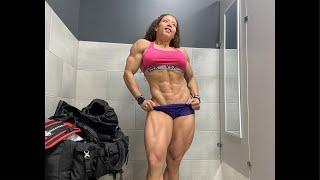 Carolyne EMS (electric muscle stimulation)TRAINING/ Gym that fits in your closet