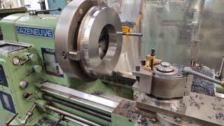 Machining a 550mm spacer from a massive steel part. Fremstilling af afstands ring fra massiv klods