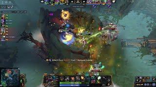 Puppey saves Crystallis by giving him linken & lotus so he can TP out safely vs roar