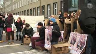 "Ab in den Karton" Flashmob an der Uni Köln