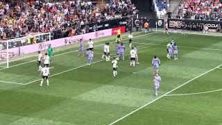 HABÍA DOS BALONES EN EL CAMPO Y VINICIUS SE PELEA CON AFICIONADOS VALENCIA CF VS REAL MADRID CF