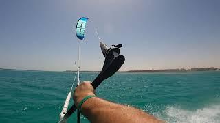 Kitesurfen am Strand vom Golden Beach Resort Hurghada