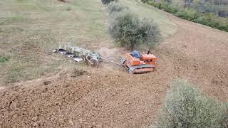 EXTREME PLOWING ON HILLS. NEW HOLLAND 160-55 & FIAT 120C + 2X TRIVOMERI CORMAGRI. (DI BATTISTA).