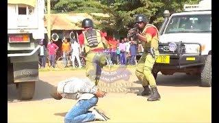 TAHARUKI MAJAMBAZI WAKIRUSHIANA RISASI NA POLISI, WANANCHI WAZIMIA