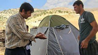 Harvesting natural honey by the Jahanbakhsh family in the mountains