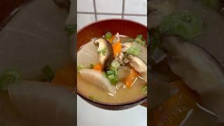 Мисо-суп с овощами и свининой [Тондзиру японская кухня]#жизньвяпонии #рецепты #японскаякухня #япония