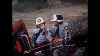 Dukes of Hazzard-Rosco and Enos try their new patrol vehicles