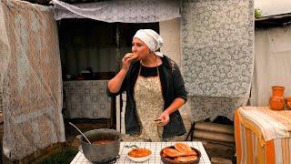 UKRAINIAN VILLAGE LIFE! ORGANIC FOOD! Recipe for pea soup and pies with herbs