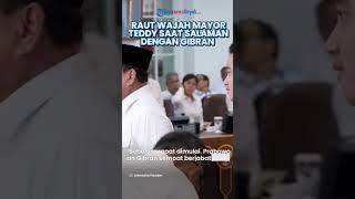 BEDA Ekspresi Mayor Teddy saat Salaman dengan Prabowo dan Gibran Sebelum Sidang Kabinet Paripurna