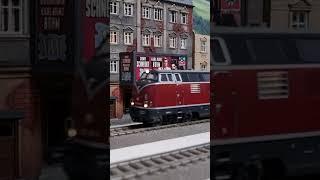 BR 221 in voller Fahrt #1zu87 #bundesbahn #db #deutschebahn #h0 #modellbahn #modelleisenbahn