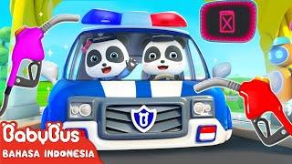 Mobil Polisi Kiki & Miumiu Datang Untuk Isi Bensin | Lagu Ambulans Anak | BabyBus Bahasa Indonesia