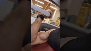 Мастер спорта международного класса качает бицепс #shorts #short #gym #тренер