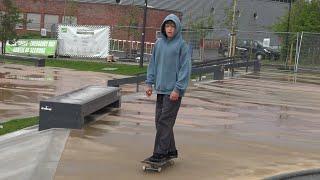 skater Noah was  heel alleen  op skaterpark in Gent