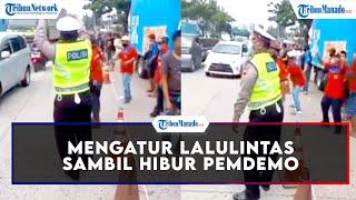 Viral Aksi Polisi Joget Saat Mengatur Lalulintas Sambil Menghibur Peserta Demo