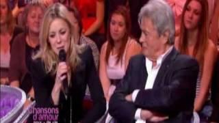 Véronic DiCaire chante face à Alain Delon