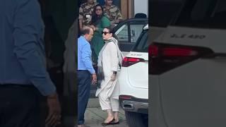 Karishma Kapoor Kareena Kapoor Khan Saif Ali Khan Spotted At Private Airport