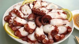 Octopus slices with sesame dipping sauce (Muneo-sukhoe: 문어숙회)