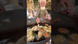 Pakistan main Mashhoor honay wali chapli kabab mirchi  #streetfood