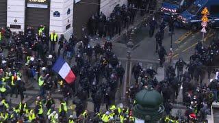 'Yellow Vest' protesters in central Paris determined to fight on