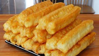 A bowl of flour and a bowl of water, share the way of making deep-fried dough sticks at home