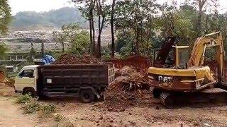 EXCAVATOR CAT 311B LOAD SOIL TO THE DUMP TRUCK