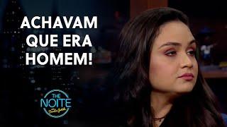 Luiza explica o motivo de ter a voz grossa | The Noite (21/07/21)