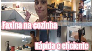 como fazer uma faxina na cozinha eficaz e rápida  organizando armário e limpeza geral