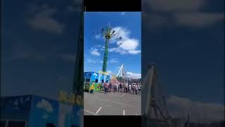 В Череповце на сломавшемся аттракционе несколько человек висели головой вниз 2 минуты