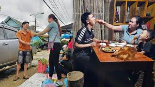 I went to the market to sell star fruit and was helped by a rich man - Enjoy grilled chicken